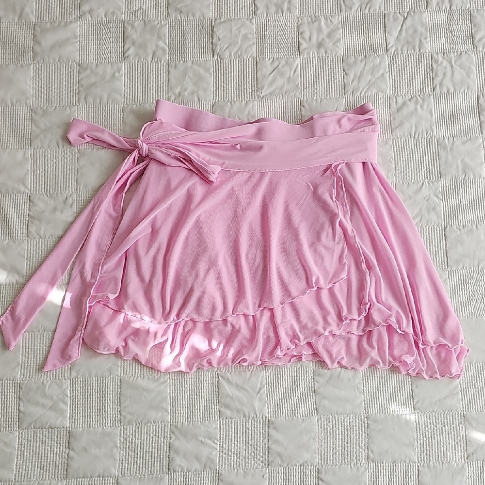 Chic Pink Mini Skirt with Bow Detail